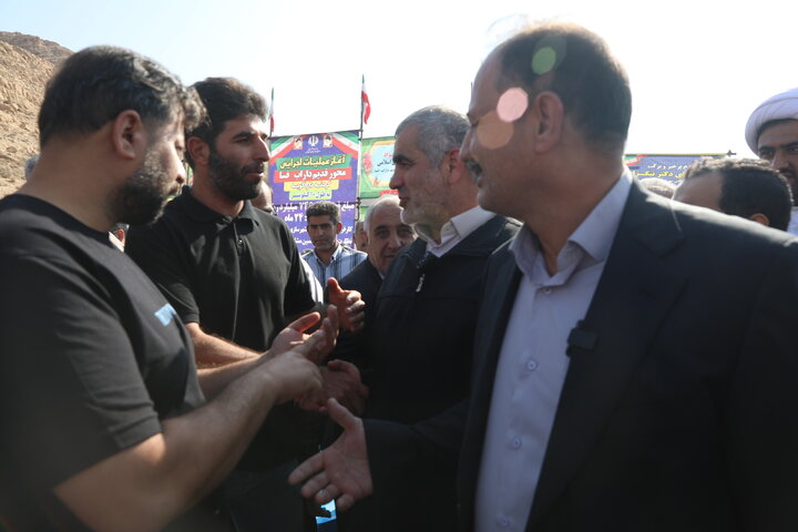 مراسم آغاز عملیات اجرایی بازسازی جاده قدیم داراب به فسا با حضور نیکزاد