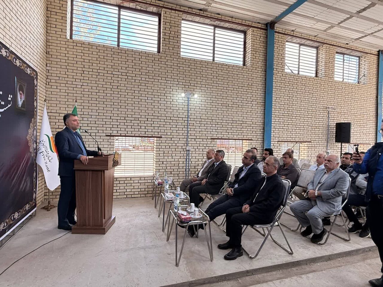 حضور رحمت زاده در نشست هماندیشی صنعتگران شهرک صنعتی ضیابر/ الحاق شهرک صنعتی ضیابر به منطقه آزاد انزلی، فرصت جهش اقتصادی غرب گیلان است