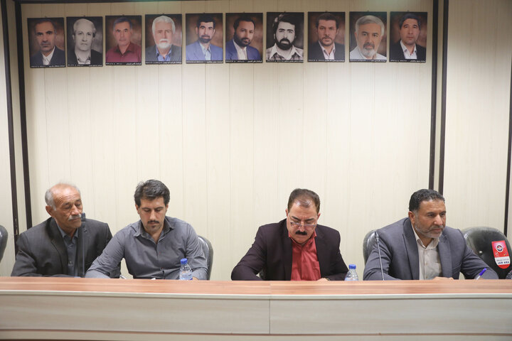 حضور اعضای کمیسیون کشاورزی مجلس در نشست جمع‌بندی بازدید میدانی کمیسیون کشاورزی مجلس از شهرستان‌های کازرون و کوه‌چنار