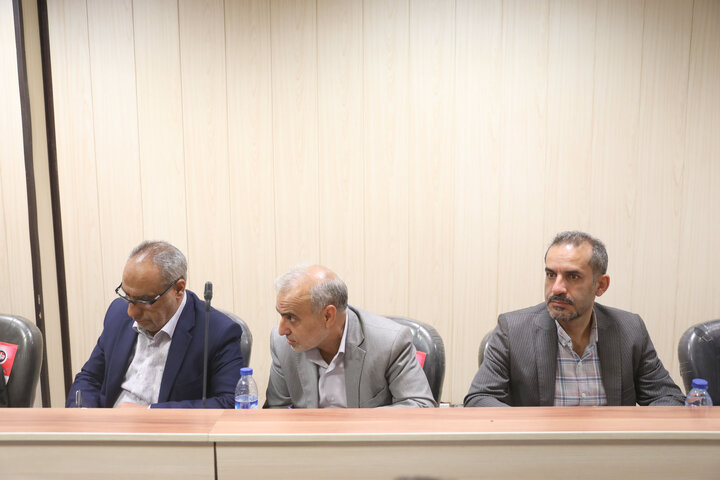 حضور اعضای کمیسیون کشاورزی مجلس در نشست جمع‌بندی بازدید میدانی کمیسیون کشاورزی مجلس از شهرستان‌های کازرون و کوه‌چنار