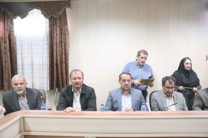 حضور اعضای کمیسیون کشاورزی مجلس در نشست جمع‌بندی بازدید میدانی کمیسیون کشاورزی مجلس از شهرستان‌های کازرون و کوه‌چنار