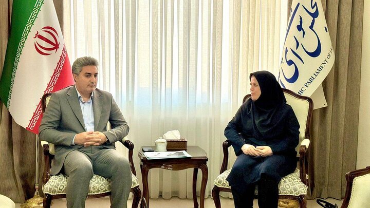 نشست مدیرکل بیمه سلامت آذربایجان غربی با ممکان نماینده ارومیه /تأکید بر لزوم توسعه عادلانه خدمات بیمه سلامت در مناطق محروم شهرهای استان