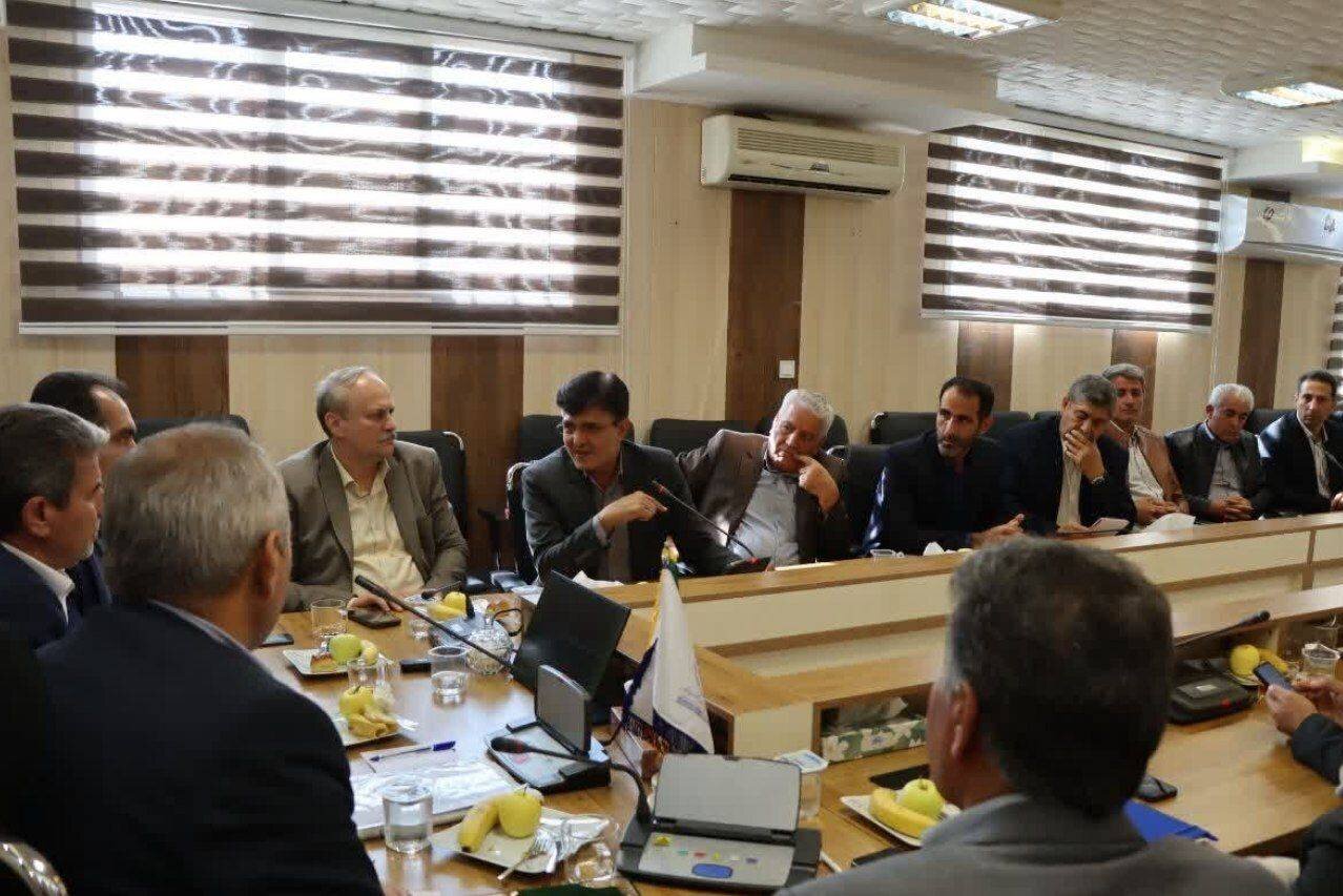 تاکید شهریاری بر تامین و توزیع بهینه نهادههای دامی