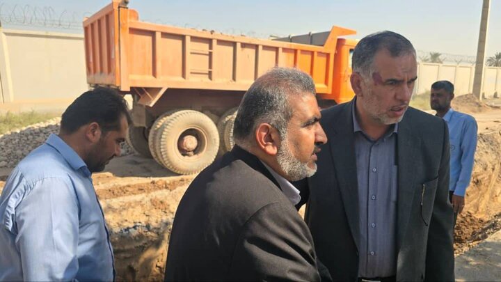 مشکلات فاضلاب و آب روستاهای کارون در مسیر حل شدن قرار گرفت/ اعتماد مردم اهواز نباید قربانی منافع پشتپرده شورای شهر شود / پیگیری میدانی پروژههای کارون و عیندو در دستور کار است