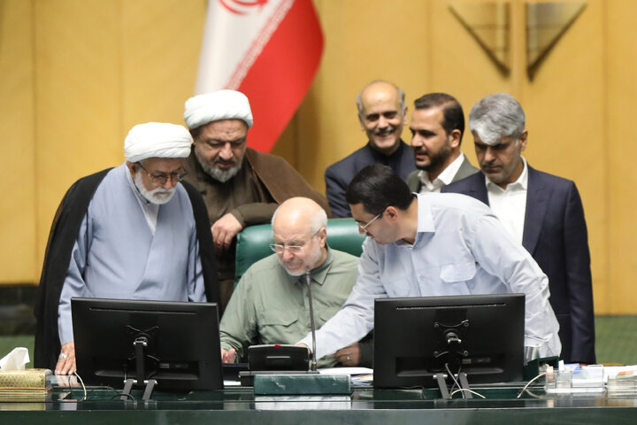 نشست علنی یکشنبه 4 آبان ماه مجلس شورای اسلامی