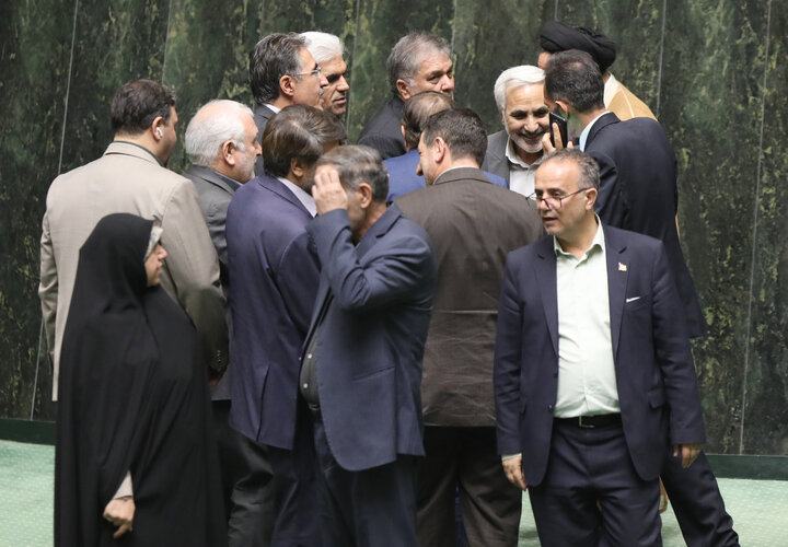 ناطقان میان دستور جلسه علنی یکشنبه ۴ آبان ماه مجلس