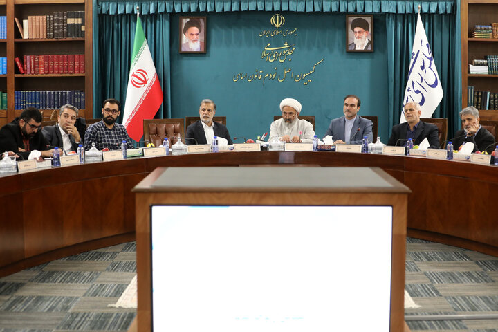 جلسه کمیسیون اصل نود در خصوص تامین و توزیع کالاهای اساسی