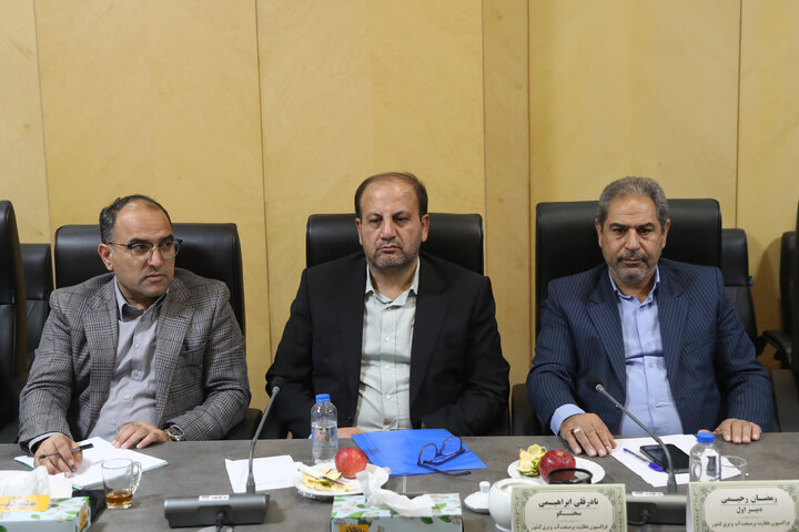 نشست مشترک فراکسیون نظارت بر صنعت آب و برق مجلس با وزیر نیرو