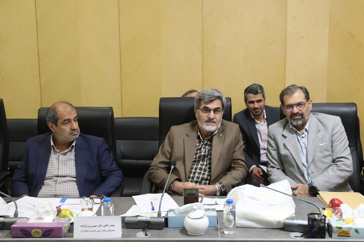 نشست مشترک فراکسیون نظارت بر صنعت آب و برق مجلس با وزیر نیرو