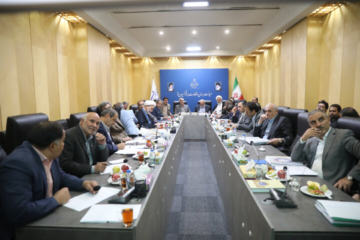 نشست مشترک فراکسیون نظارت بر صنعت آب و برق مجلس با وزیر نیرو