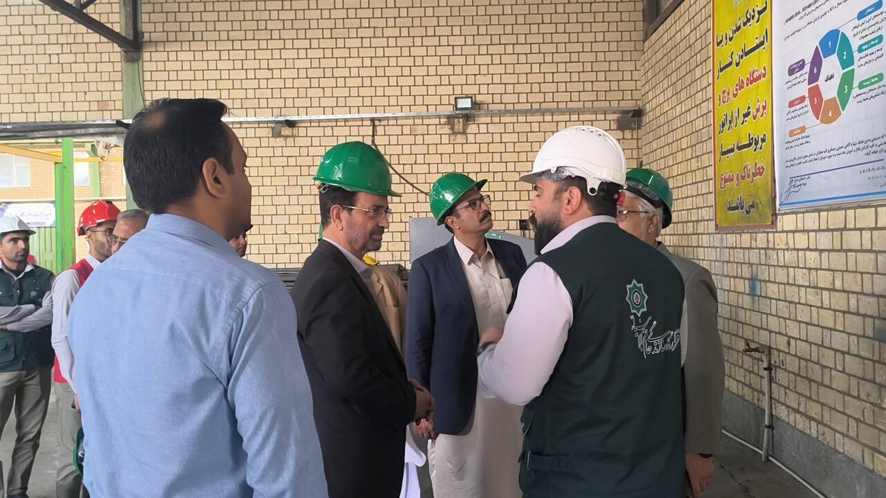 بازدید فداحسین مالکی از کارخانه تولید تراورس بتنی زاهدان
