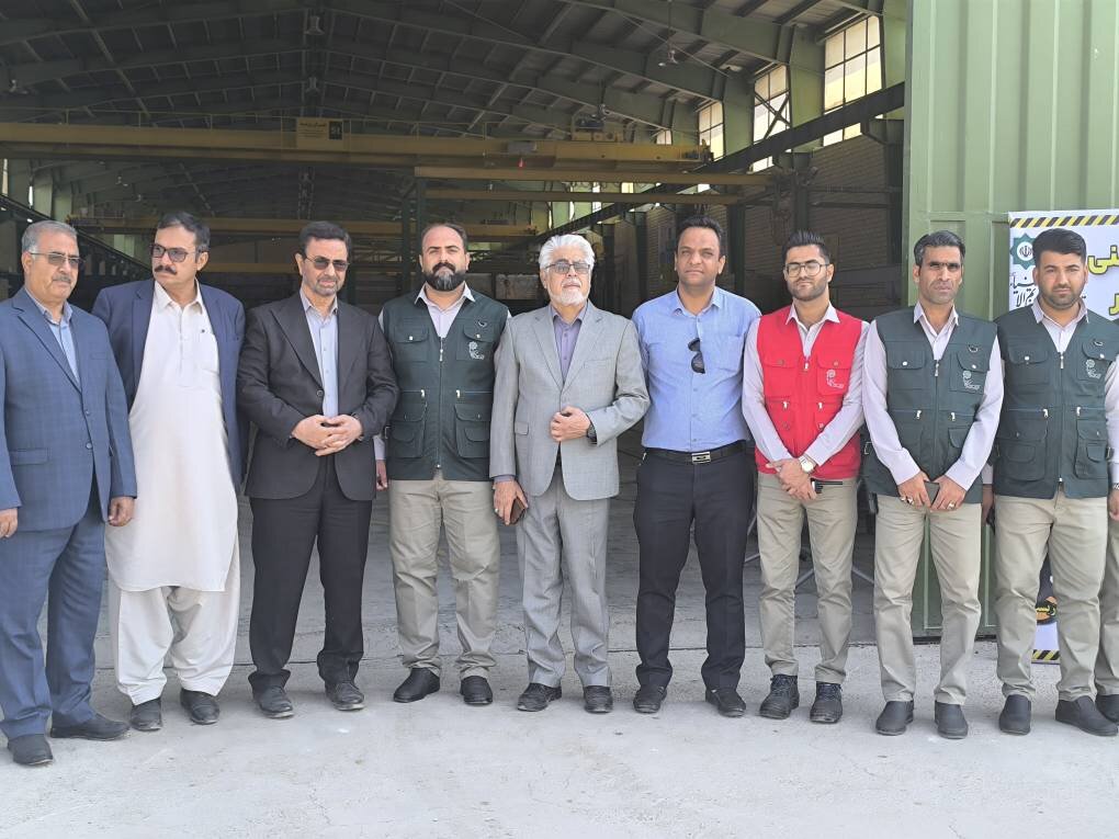 بازدید فداحسین مالکی از کارخانه تولید تراورس بتنی زاهدان
