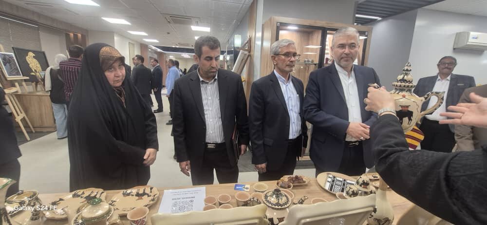 بازدید از مراکز اقتصادی، فرهنگی و علمی خوزستان/تأکید بر توسعه صنایع تبدیلی و بهرهگیری از ظرفیت علمی دانشگاهها در کشاورزی بازدید از مراکز اقتصادی، فرهنگی و علمی خوزستان/تأکید بر توسعه صنایع تبدیلی و بهرهگیری از ظرفیت علمی دانشگاهها در کشاورزی