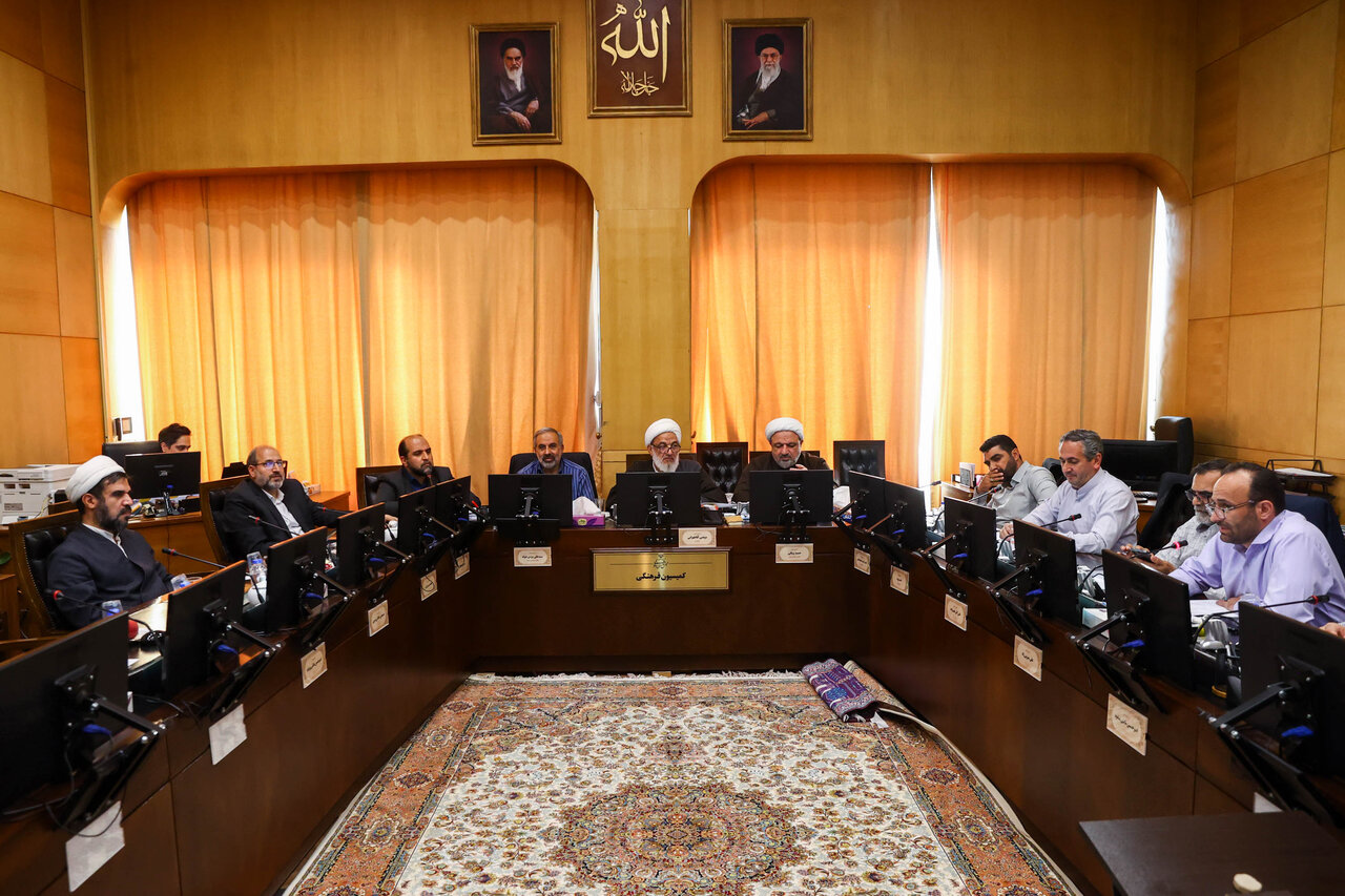 صدا و سیما مسئولیت ملی خود در گسترش فرهنگ عفاف و حجاب را اجرایی کند/ وزارت کشور موظف به ارائه برنامه اقدام عملی برای توقف گسترش برهنگی شد صدا و سیما مسئولیت ملی خود در گسترش فرهنگ عفاف و حجاب را اجرایی کند/ وزارت کشور موظف به ارائه برنامه اقدام عملی برای توقف گسترش برهنگی شد