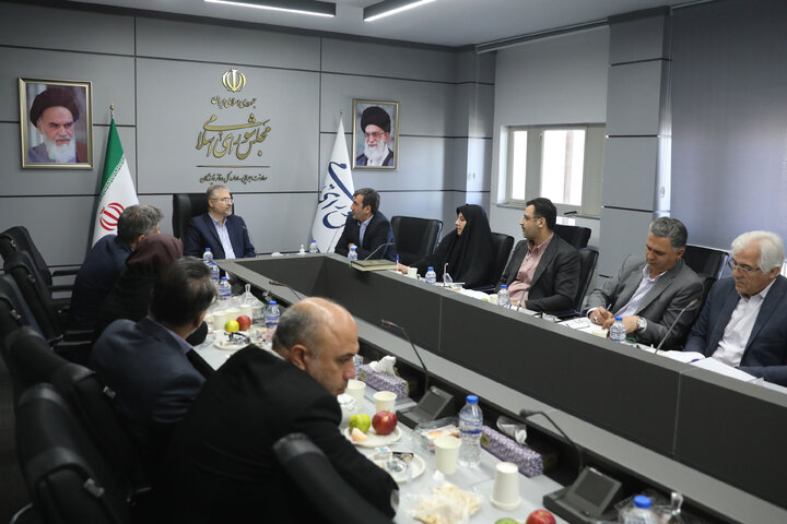 نشست 5 آبان 1404 فراکسیون کشاورزی پویا و امور عشایر با فعالان صنف بازیافت پلاستیک