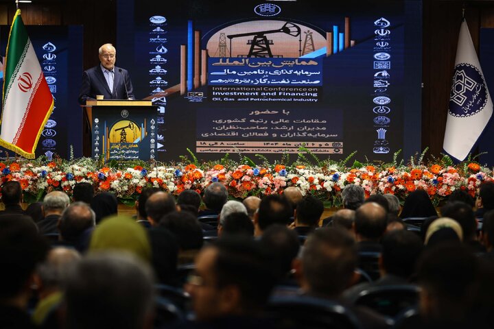 همايش سرمايهگذاري در صنعت نفت، گاز و پتروشيمی با حضور دکتر قالیباف