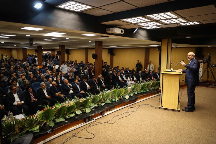 همايش سرمايهگذاري در صنعت نفت، گاز و پتروشيمی با حضور دکتر قالیباف