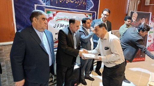 مراسم تجلیل از فرزندان شهید شاغل در شبکه بهداشت و درمان برگزار شد