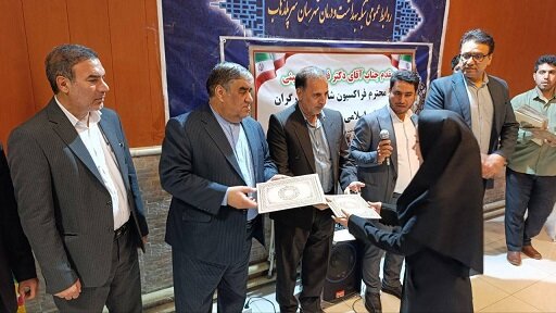 مراسم تجلیل از فرزندان شهید شاغل در شبکه بهداشت و درمان برگزار شد
