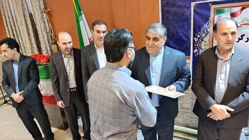 مراسم تجلیل از فرزندان شهید شاغل در شبکه بهداشت و درمان برگزار شد