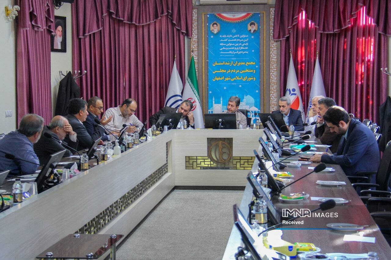 توسعه الحاقات جدید شهری فشار بیشتری بر زایندهرود وارد میکند