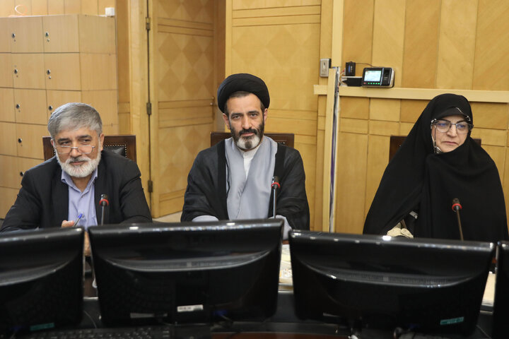 نشست هم اندیشی سیاست های ابلاغی مقام معظم رهبری با حضور رییس سازمان امور اداری و استخدامی