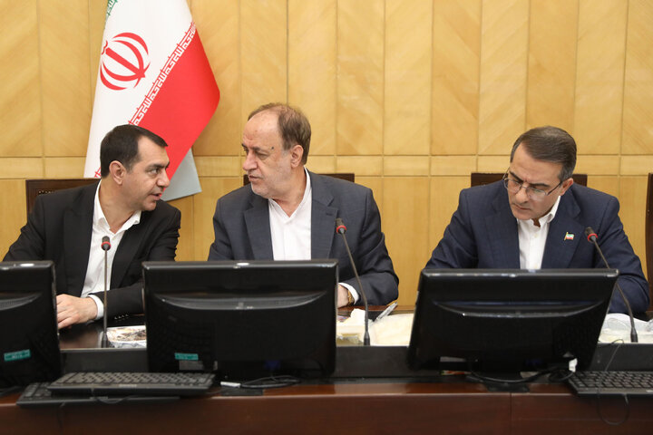 نشست هم اندیشی سیاست های ابلاغی مقام معظم رهبری با حضور رییس سازمان امور اداری و استخدامی