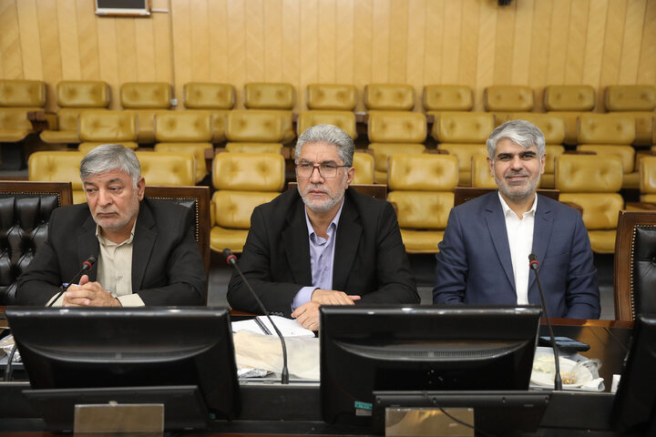نشست هم اندیشی سیاست های ابلاغی مقام معظم رهبری با حضور رییس سازمان امور اداری و استخدامی