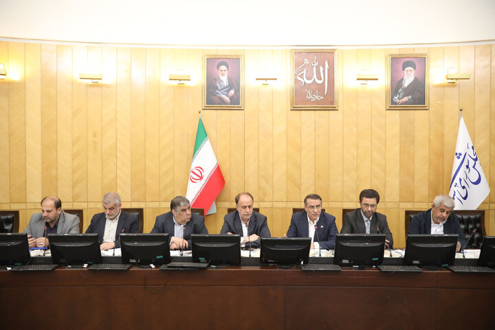 نشست هم اندیشی سیاست های ابلاغی مقام معظم رهبری با حضور رییس سازمان امور اداری و استخدامی