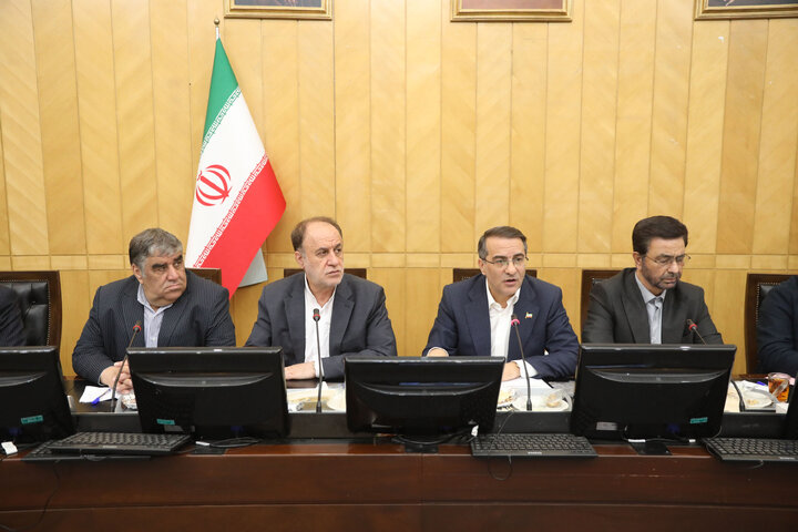 نشست هم اندیشی سیاست های ابلاغی مقام معظم رهبری با حضور رییس سازمان امور اداری و استخدامی