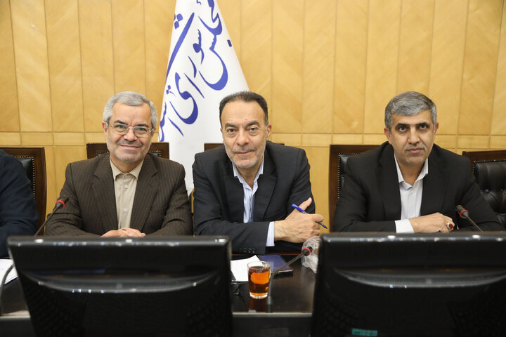 نشست هم اندیشی سیاست های ابلاغی مقام معظم رهبری با حضور رییس سازمان امور اداری و استخدامی