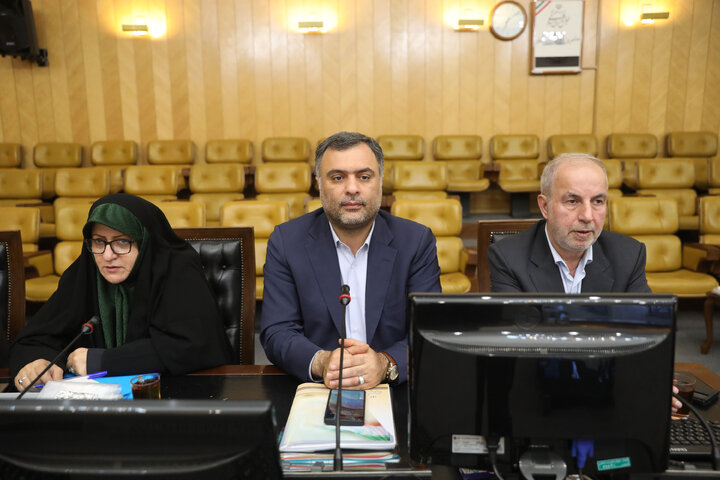 نشست هم اندیشی سیاست های ابلاغی مقام معظم رهبری با حضور رییس سازمان امور اداری و استخدامی