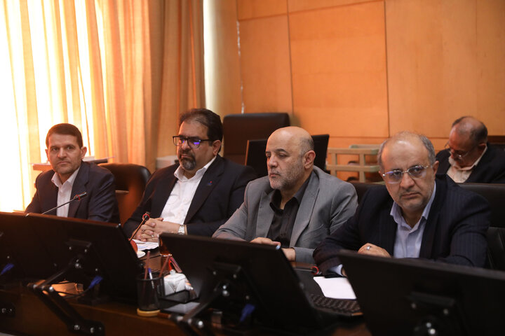 نشست 6 آبان 1404 کمیسیون صنایع و معادن با حضور وزیر نفت