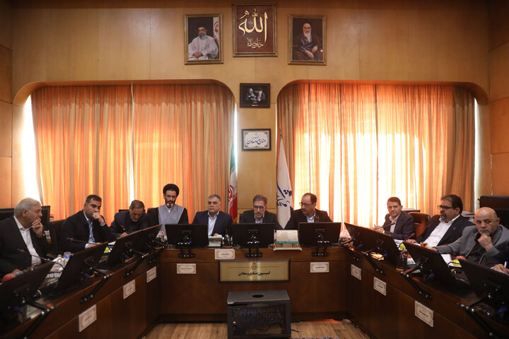 نشست 6 آبان 1404 کمیسیون صنایع و معادن با حضور وزیر نفت