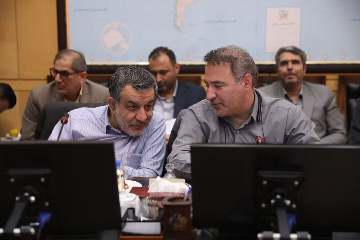 نشست 6 آبان 1404 کمیسیون صنایع و معادن با حضور وزیر نفت