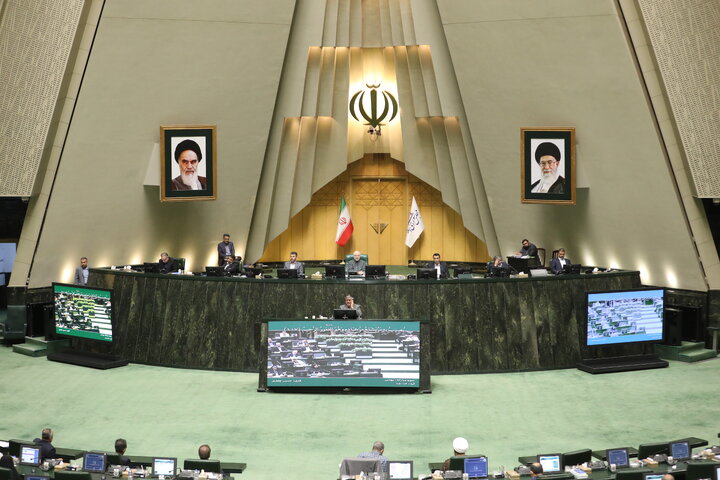 نشست علنی ۷ آبان ماه مجلس آغاز شد