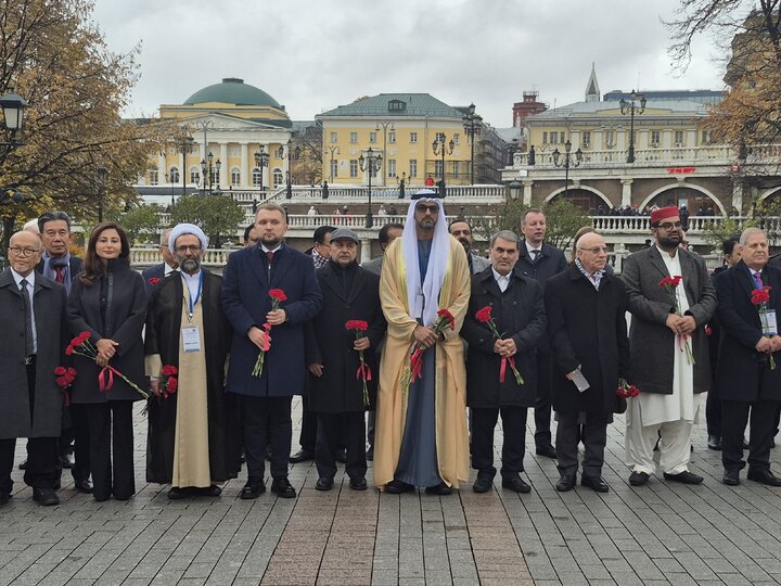 ادای احترام هیأت پارلمانی ایران به قربانیان جنگ در روسیه پیش از آغاز نشست APA