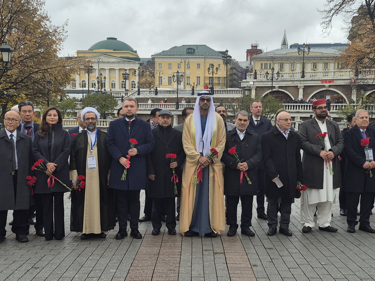ادای احترام هیأت پارلمانی ایران به قربانیان جنگ در روسیه پیش از آغاز نشست APA ادای احترام هیأت پارلمانی ایران به قربانیان جنگ در روسیه پیش از آغاز نشست APA