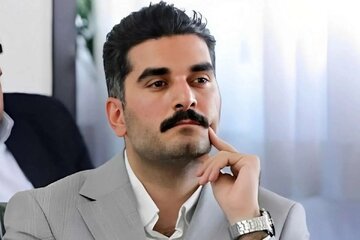 اشتغال همزمان احمدنیا در دو دستگاه دولتی بررسی شود