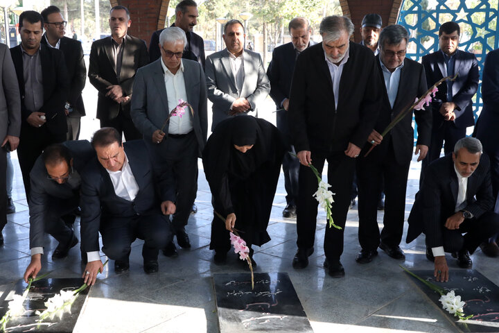 ستقبال از اعضای کمیسیون امنیت ملی در فرودگاه ایلام و حضور در گلزار شهدا