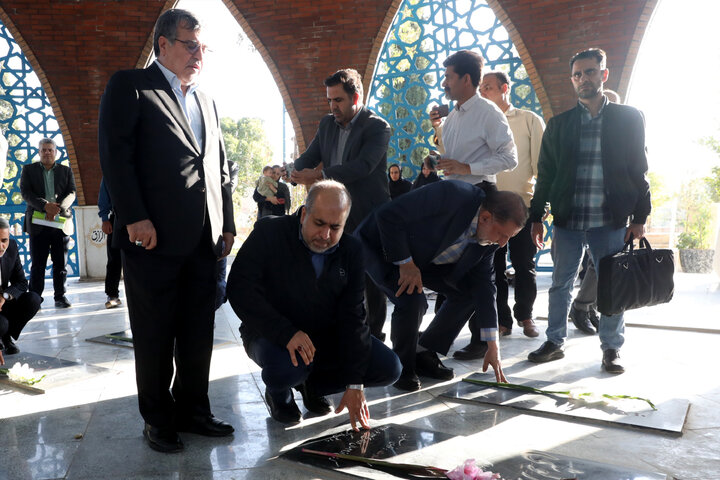 ستقبال از اعضای کمیسیون امنیت ملی در فرودگاه ایلام و حضور در گلزار شهدا