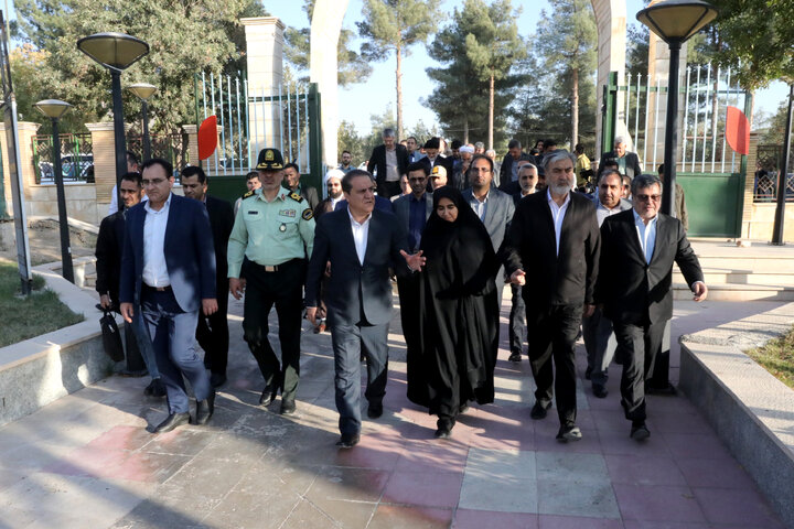 ستقبال از اعضای کمیسیون امنیت ملی در فرودگاه ایلام و حضور در گلزار شهدا