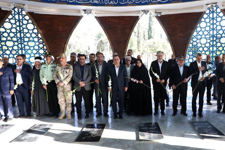 ستقبال از اعضای کمیسیون امنیت ملی در فرودگاه ایلام و حضور در گلزار شهدا