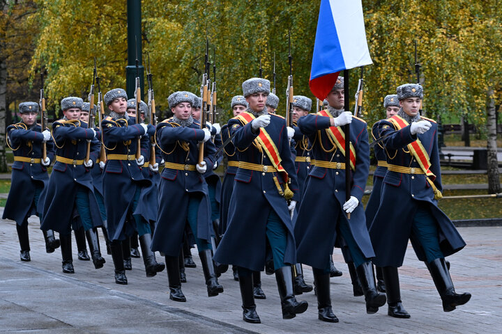 ادای احترام هیأت پارلمانی ایران به قربانیان جنگ در روسیه پیش از آغاز نشست APA