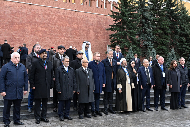 ادای احترام هیأت پارلمانی ایران به قربانیان جنگ در روسیه پیش از آغاز نشست APA