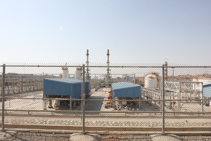 بازدید اعضای کمیسیون امنیت ملی از میدان نفتی آذر