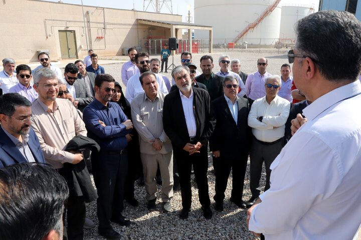 بازدید اعضای کمیسیون امنیت ملی از میدان نفتی آذر