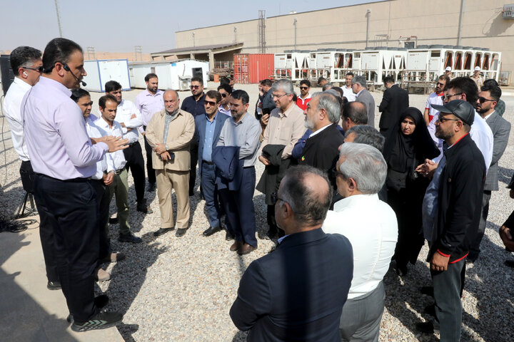 بازدید اعضای کمیسیون امنیت ملی از میدان نفتی آذر
