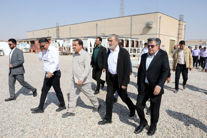 بازدید اعضای کمیسیون امنیت ملی از میدان نفتی آذر