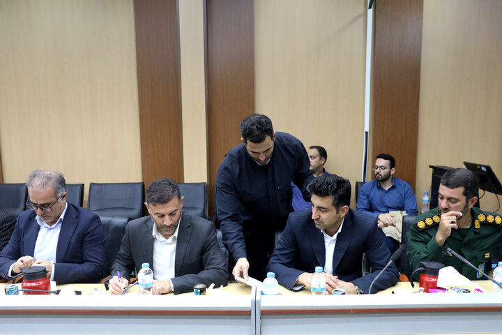 نشست کارگروه پیگیری مشکلات پایانه مرزی مهران و روابط اقتصادی با عراق